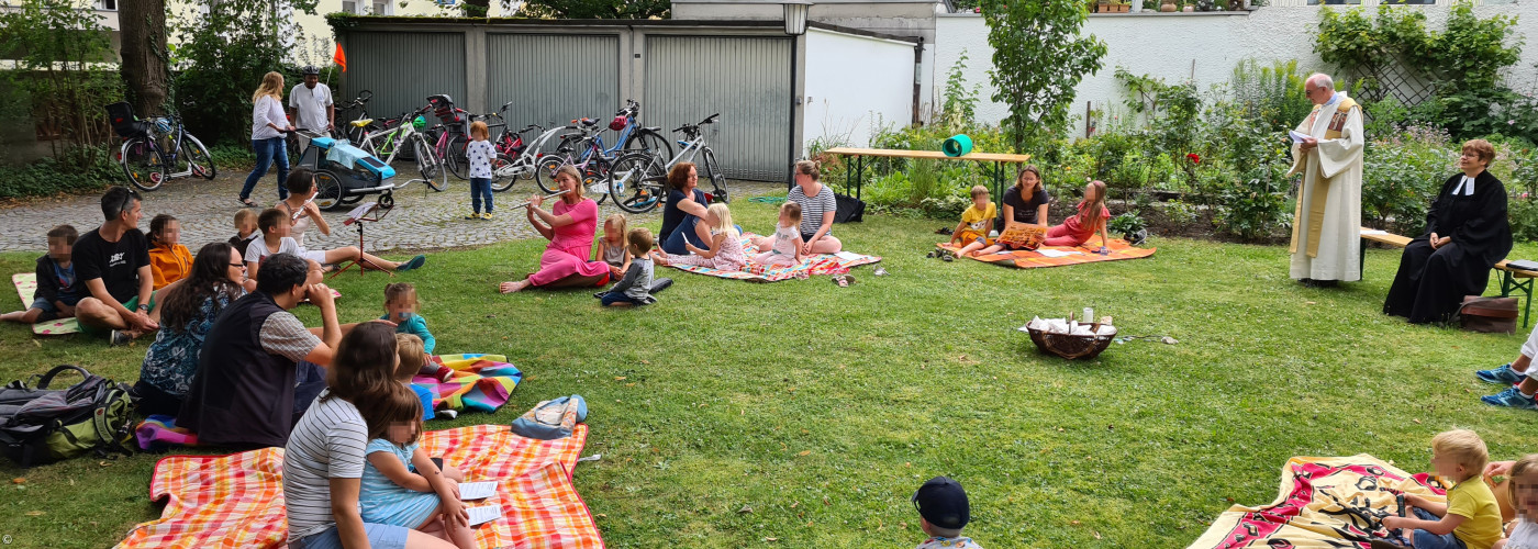 Minigottesdienst im Pfarrgarten Herz Jesu