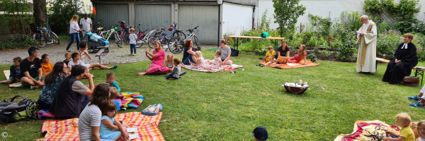 Minigottesdienst im Pfarrgarten Herz Jesu