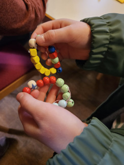 gebastelte Freundschaftsarmbänder