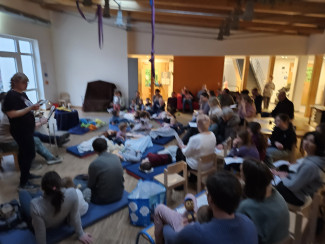 Der Mitmach-Gottesdienst war im Januar 2026 in der Kita Herz Jesu zu Gast.