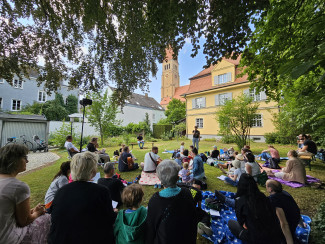 Picknick im Pfarrhaus-Garten Herz Jesu
